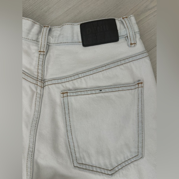 Glassons Asymmetric Waist Straight Leg Raw Hem Jean in Monaco Milk Size 8 - Picture 14 of 14